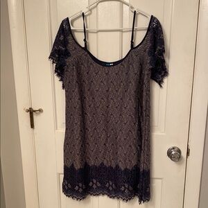 Off shoulder lace layer dress